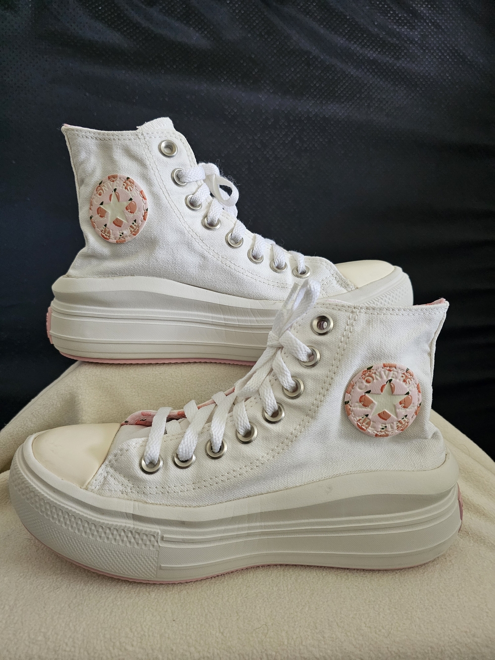 CONVERSE Women's White High-Top Move Platform Sneakers Peaches Accents SZ 6